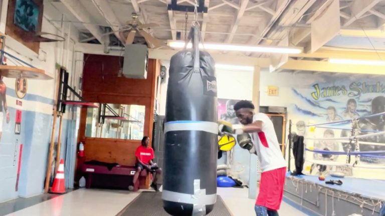 EASY ROUTE VICIOUSLY DESTROYS THE HEAVY BAG DWIGHT ANDERSON IS EASY WORK