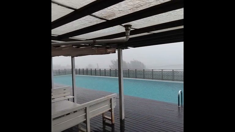 Malaysia Travel – Kampar Perak – Raining from Level 7 Champ Elysees Hotel Poolside